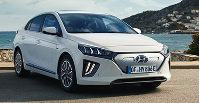 Cyril von Recum ist begeistert von den News der IONIQ-Neuauflage. Überzeugen auch Sie sich im Hyundai-Autohaus der EULER Group. Foto: Hyundai.